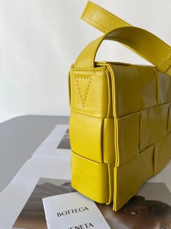 Bottega Veneta Cassett Bag In Yellow Wrinkled Calfskin 135