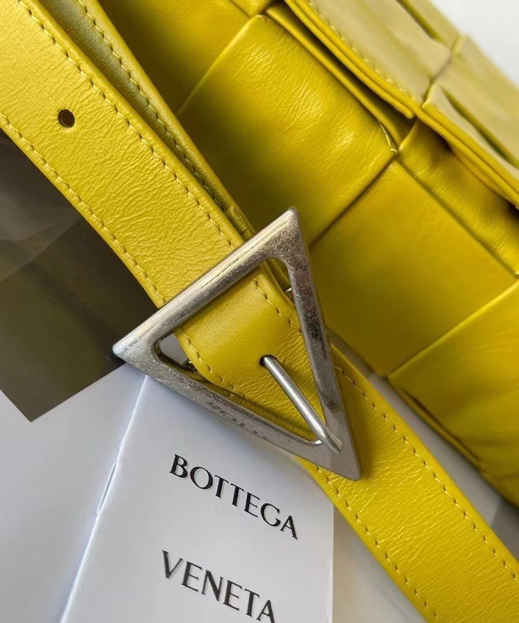 Bottega Veneta Cassett Bag In Yellow Wrinkled Calfskin 135