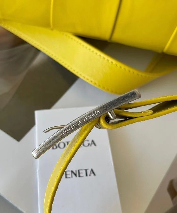 Bottega Veneta Cassett Bag In Yellow Wrinkled Calfskin 135