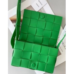 Bottega Veneta Cassett Bag In Green Intrecciato Lambskin 222