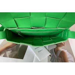 Bottega Veneta Cassett Bag In Green Intrecciato Lambskin 222