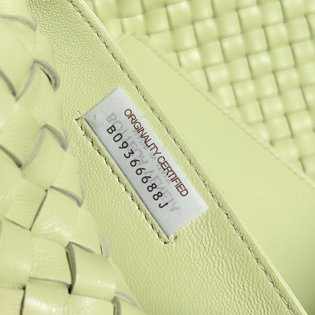 Bottega Veneta Cabat Medium Bag In Lemon Intrecciato Lambskin 295