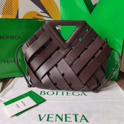 Bottega Veneta Medium Point Bag In Fondant Intrecciato Leather  971