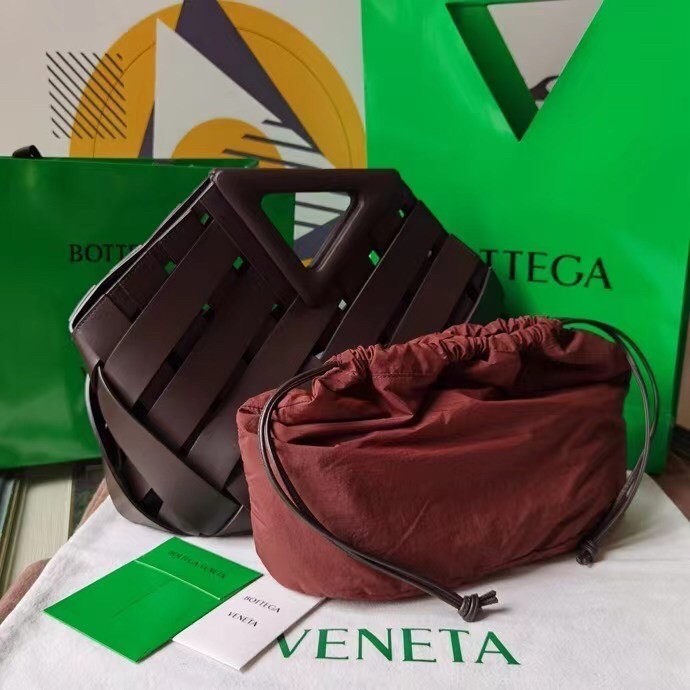 Bottega Veneta Medium Point Bag In Fondant Intrecciato Leather  971
