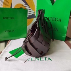 Bottega Veneta Medium Point Bag In Fondant Intrecciato Leather  971