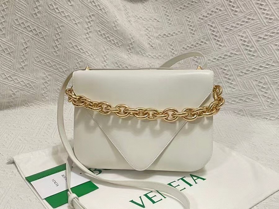 Bottega Veneta Mount Medium Envelope Bag In White Calfskin 329