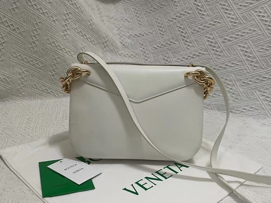 Bottega Veneta Mount Medium Envelope Bag In White Calfskin 329