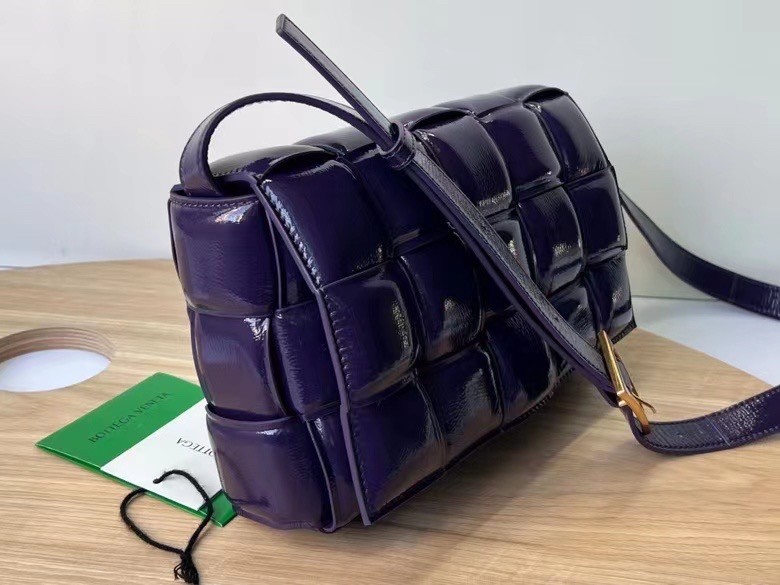 Bottega Veneta Padded Cassette Bag In Raisin Deerskin 072