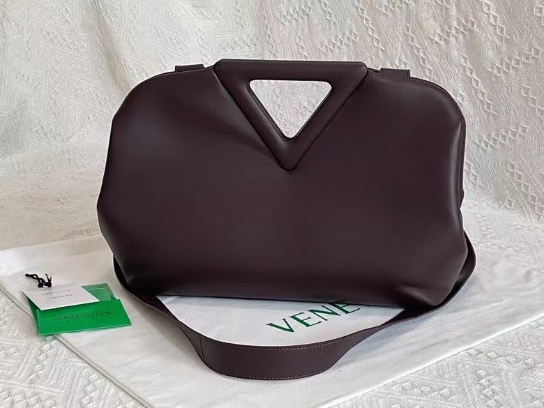 Bottega Veneta Medium Point Top Handle Bag In Grape Leather 047