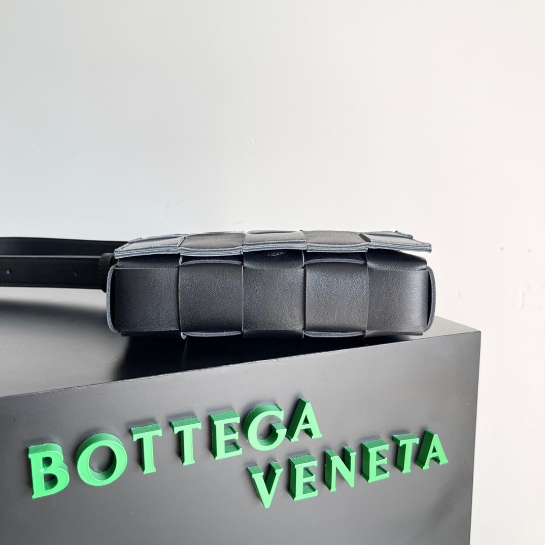 Bottega Veneta Small Cassette Bag In Black Intrecciato Lambskin 979