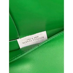 Bottega Veneta Arco Medium Tote In Raintree Intrecciato Lambskin 542