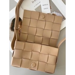 Bottega Veneta Cassett Bag In Porridge Intrecciato Lambskin 607