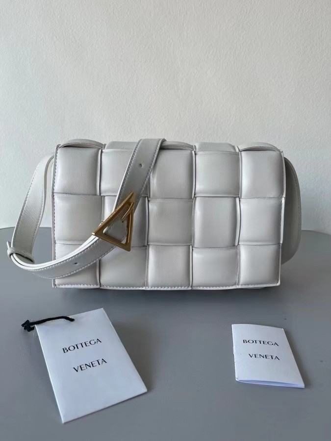 Bottega Veneta Padded Cassette Bag In White Lambskin 695