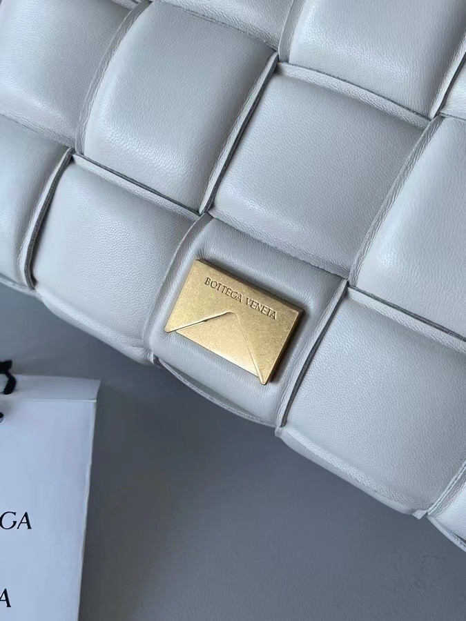 Bottega Veneta Padded Cassette Bag In White Lambskin 695