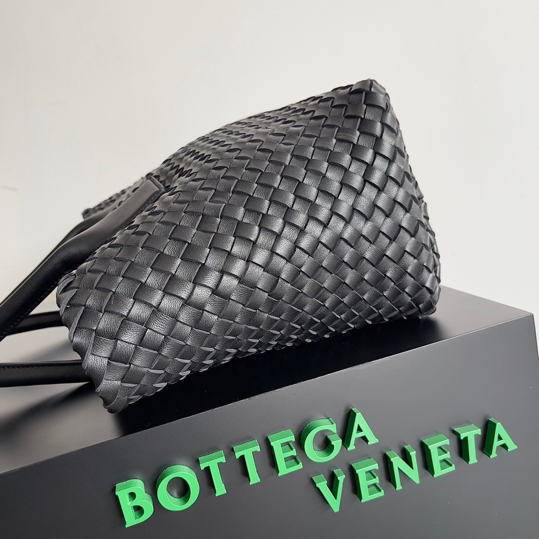 Bottega Veneta Medium Cabat Bag In Black Intrecciato Lambskin 362