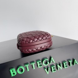 Bottega Veneta Knot Minaudiere Clutch In Bordeaux Intrecciato Lambskin 389