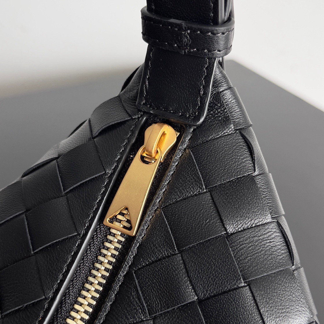 Bottega Veneta Mini Wallace Bag in Black Intrecciato Calfskin 873