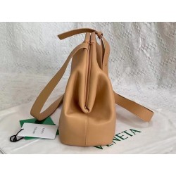 Bottega Veneta Medium Point Top Handle Bag In Beige Leather 717
