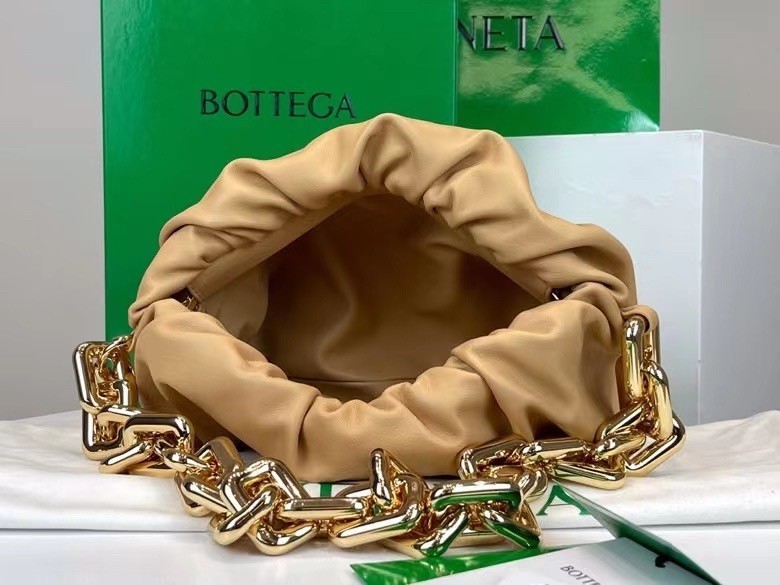 Bottega Veneta The Chain Pouch Bag In Beige Calfskin 765