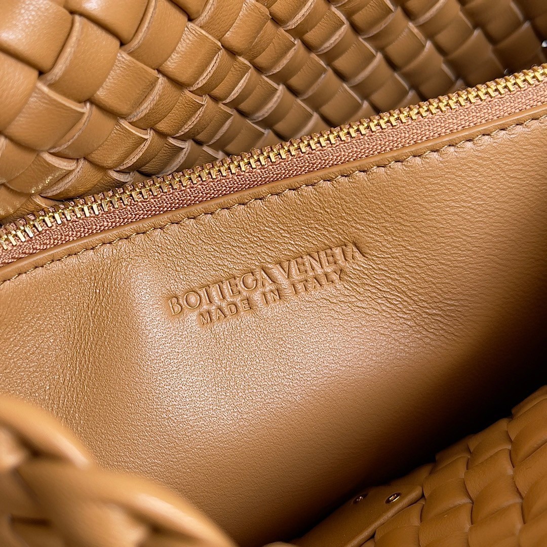 Bottega Veneta Cobble Small Bag in Caramel Intrecciato Leather 865