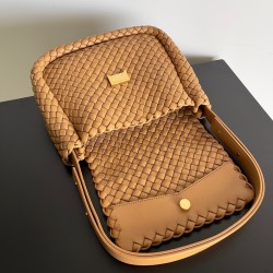 Bottega Veneta Cobble Small Bag in Caramel Intrecciato Leather 865