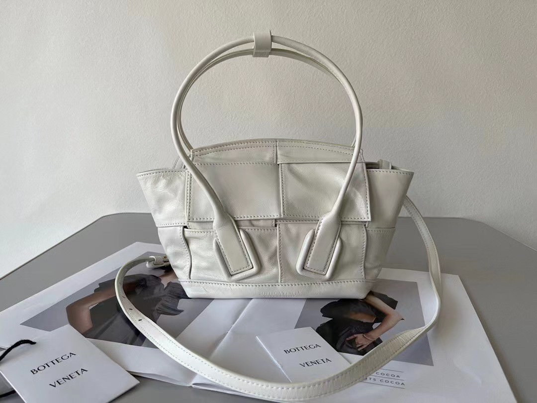 Bottega Veneta Mini Arco Bag In White Intrecciato Leather 901