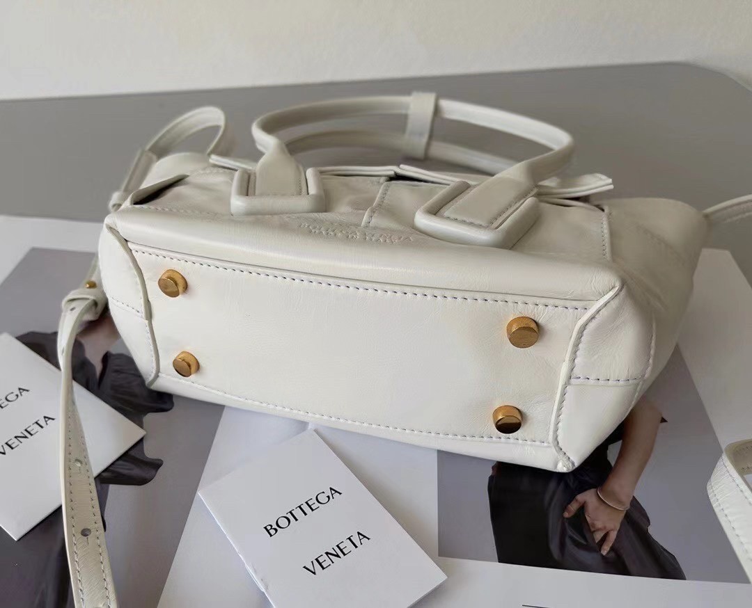 Bottega Veneta Mini Arco Bag In White Intrecciato Leather 901