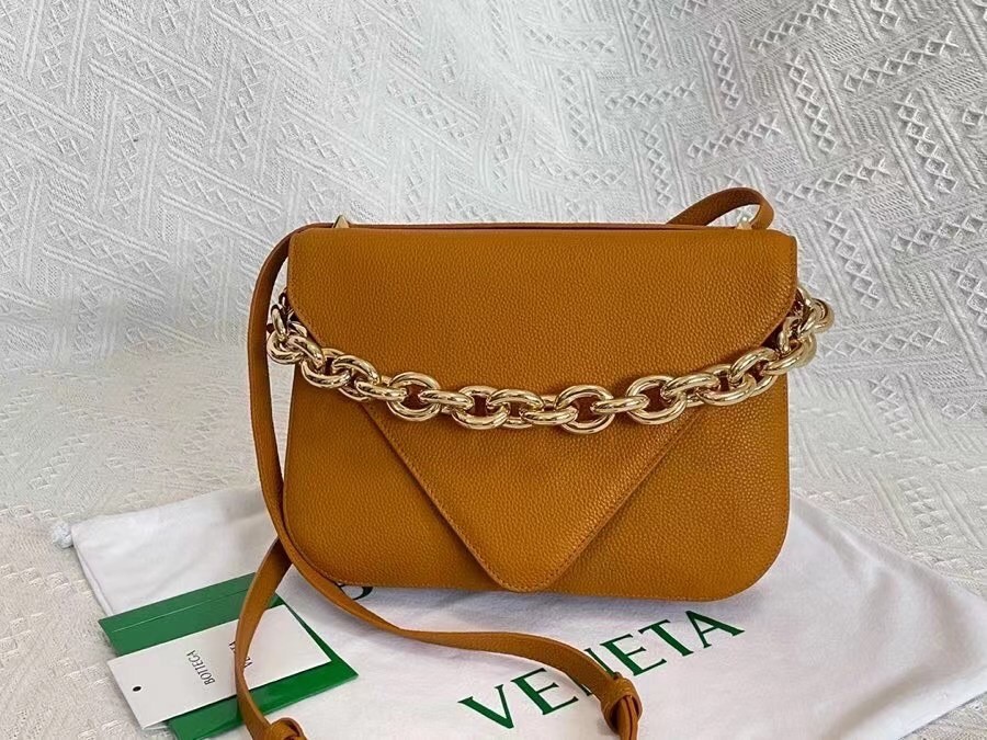 Bottega Veneta Mount Medium Envelope Bag In Cob Leather 267