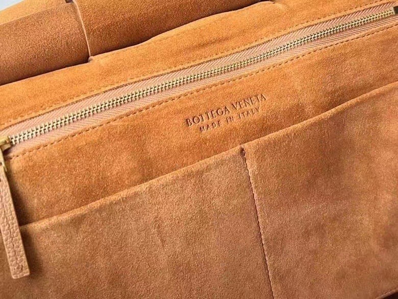 Bottega Veneta Arco Medium Bag In Caramel Grained Leather 541