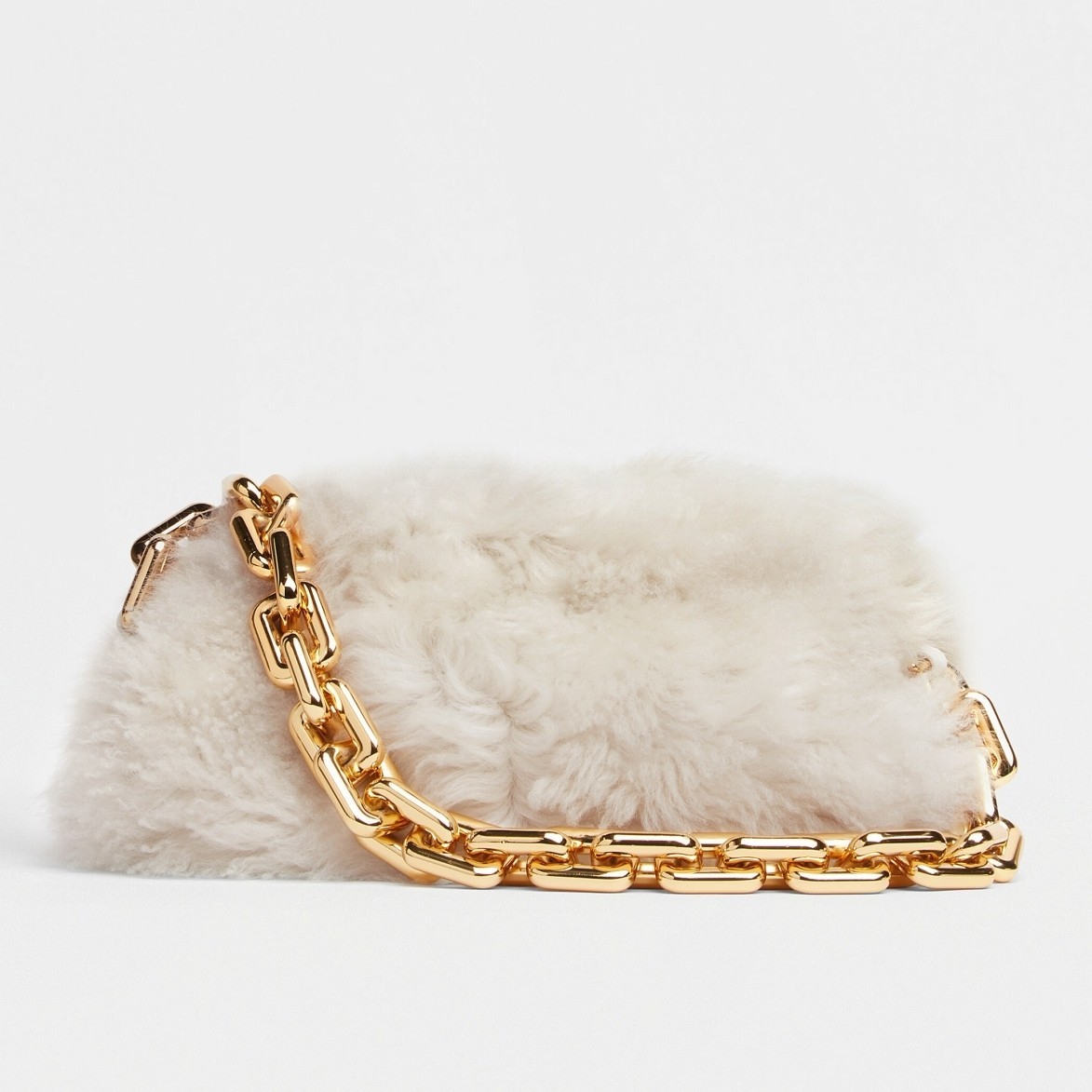 Bottega Veneta The Chain Pouch In White Shearling 226