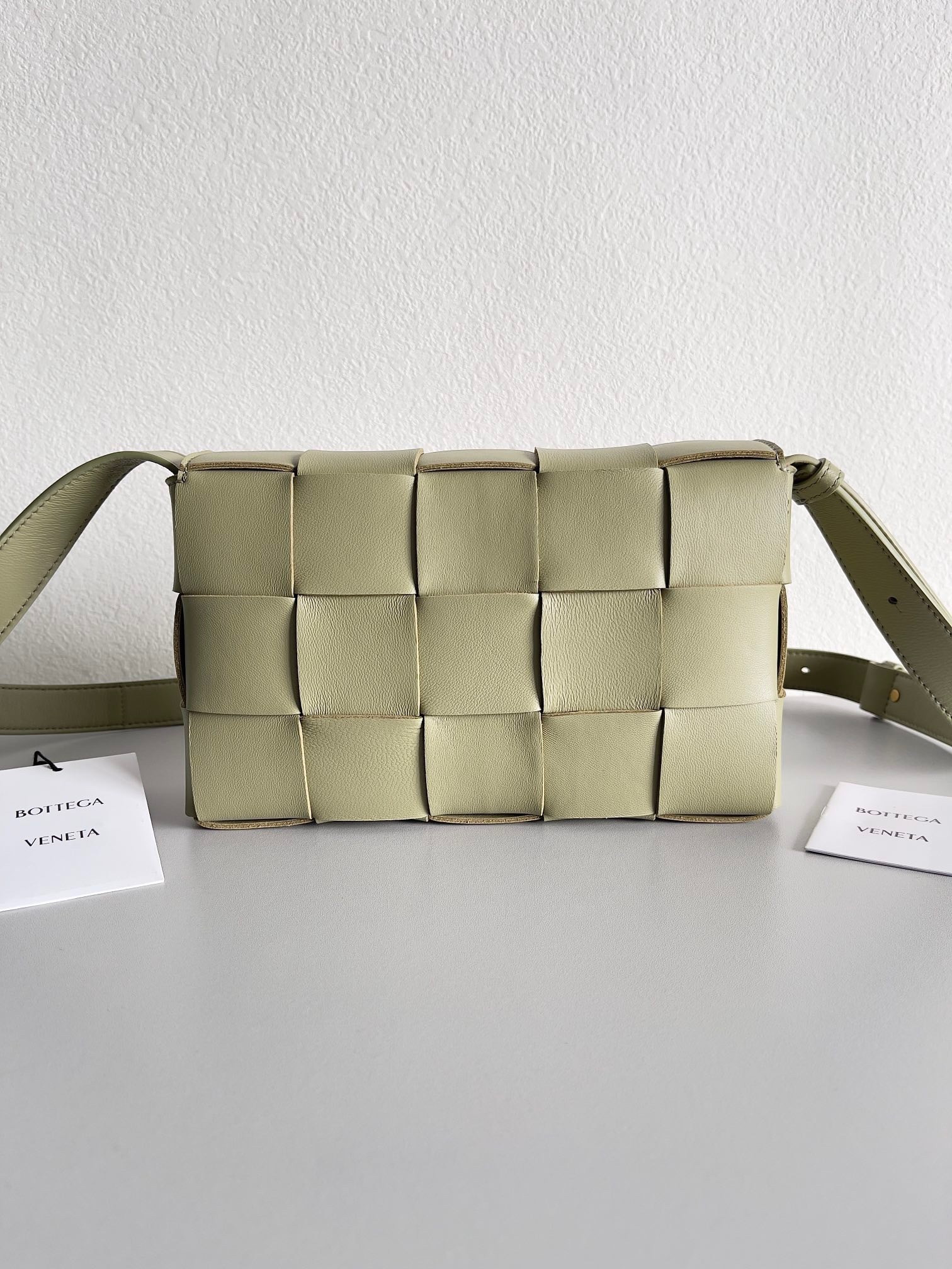 Bottega Veneta Cassett Bag In Travertine Intrecciato Lambskin 282