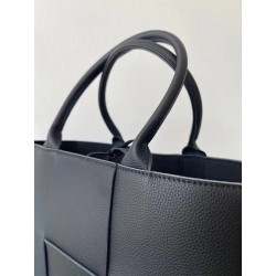 Bottega Veneta Arco Small Tote In Black Grained Leather 377