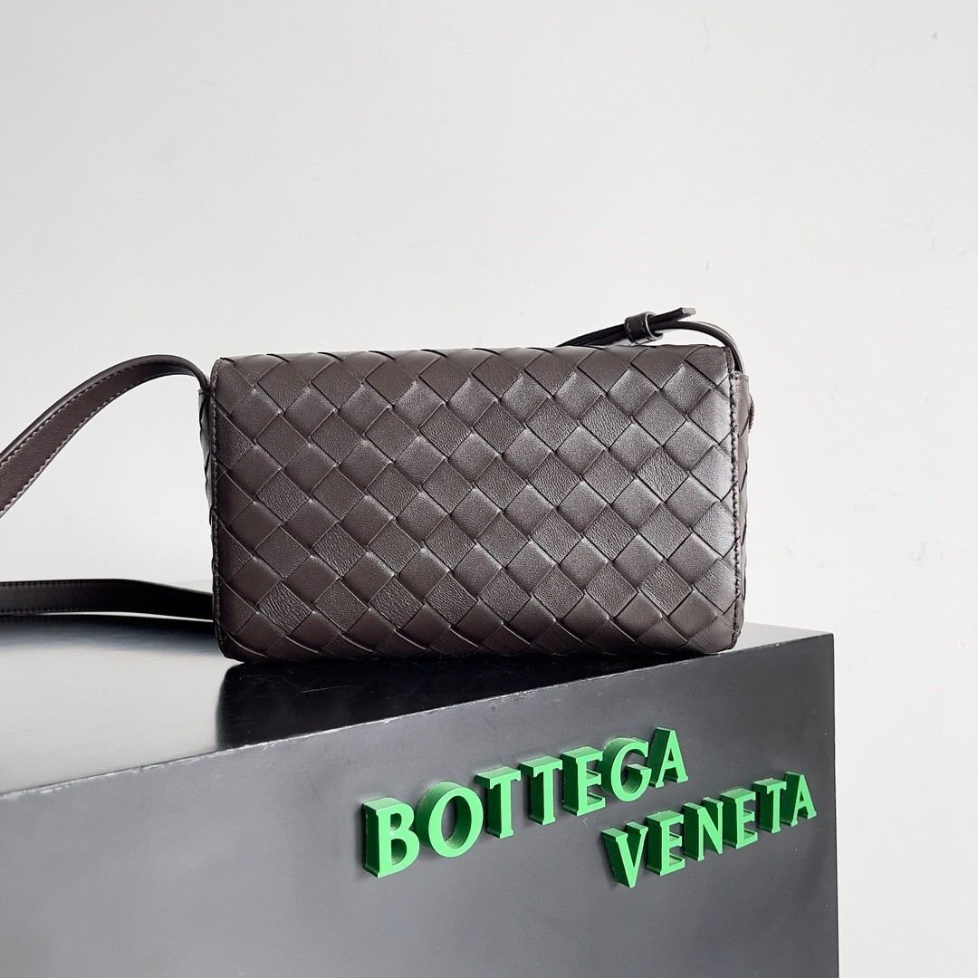 Bottega Veneta Mini Andiamo Cross-Body Bag in Fondant Intrecciato Lambskin 634