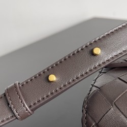 Bottega Veneta Mini Andiamo Cross-Body Bag in Fondant Intrecciato Lambskin 634