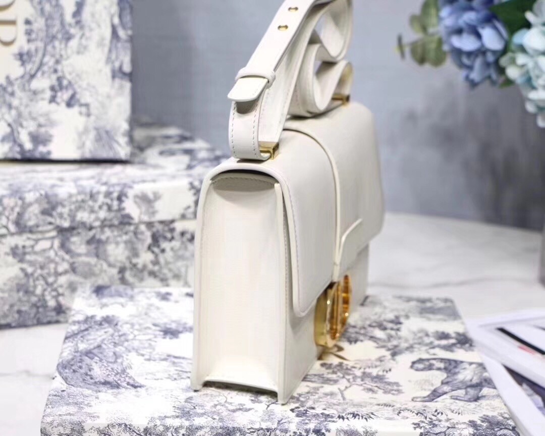 Dior 30 Montaigne Shoulder Bag In White Calfskin 206