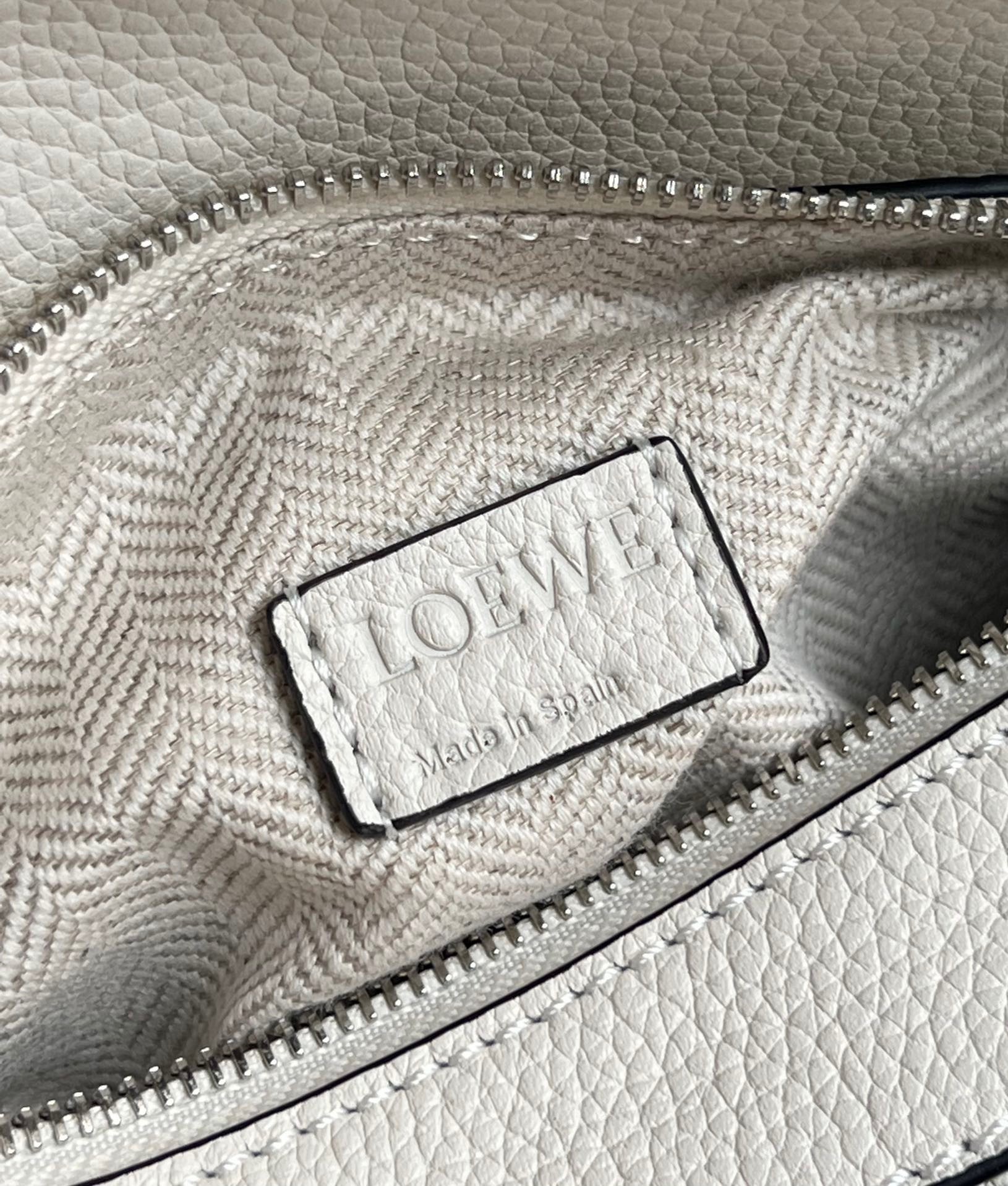 Loewe Puzzle Mini Bag In White Grained Calfskin  384