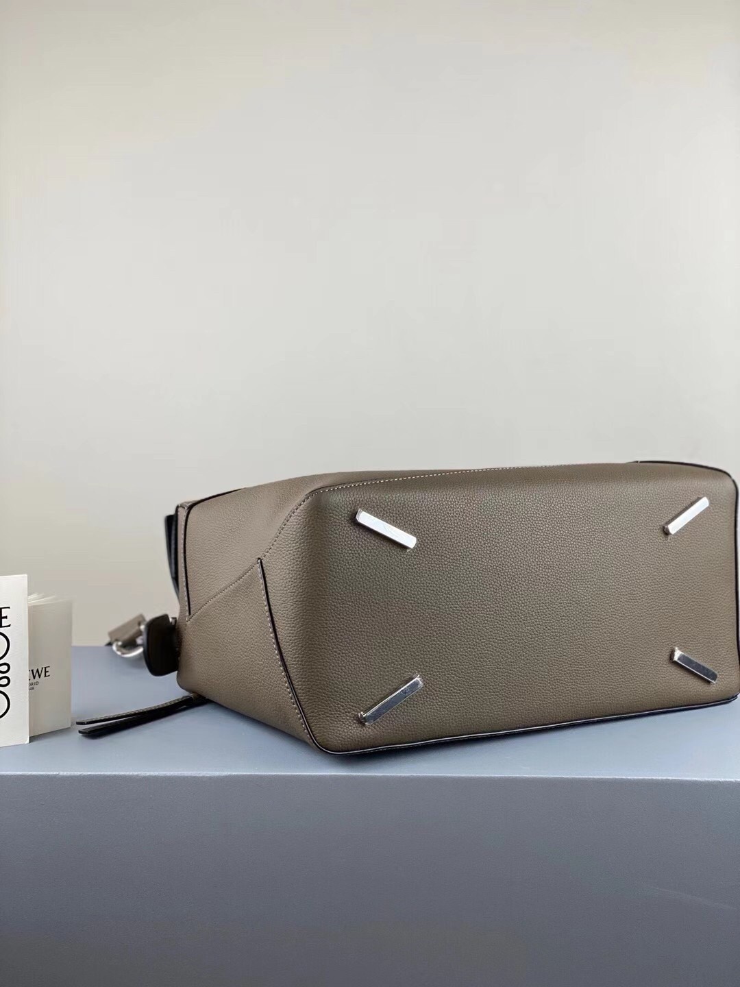 Loewe Large Puzzle Bag In Khaki Grained Leather 394