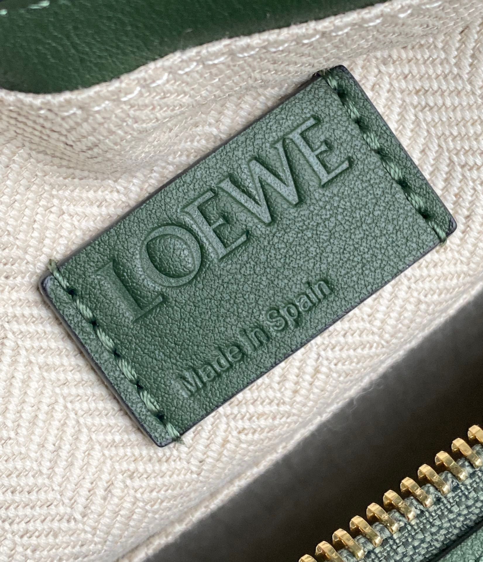 Loewe Puzzle Hobo Bag In Vintage Khaki Nappa Calfskin 515