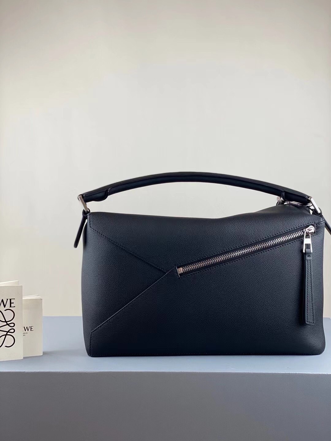 Loewe Large Puzzle Bag In Black Grained Leather 625