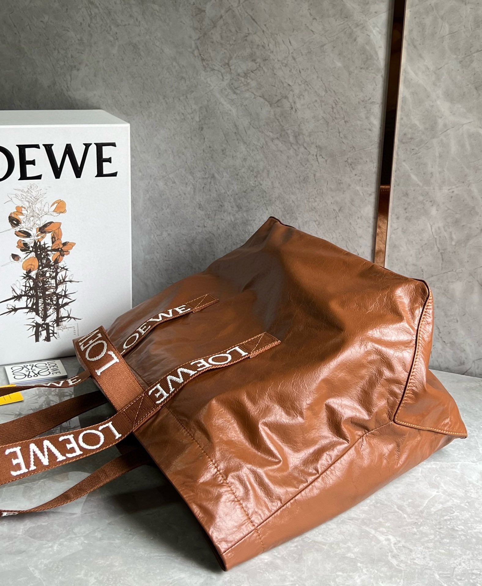 Loewe Fold Shopper Bag in Brown Paper Calfskin 565