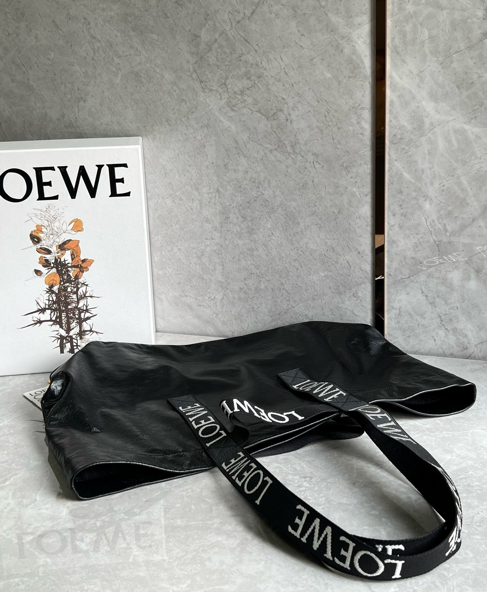 Loewe Fold Shopper Bag in Black Paper Calfskin  634