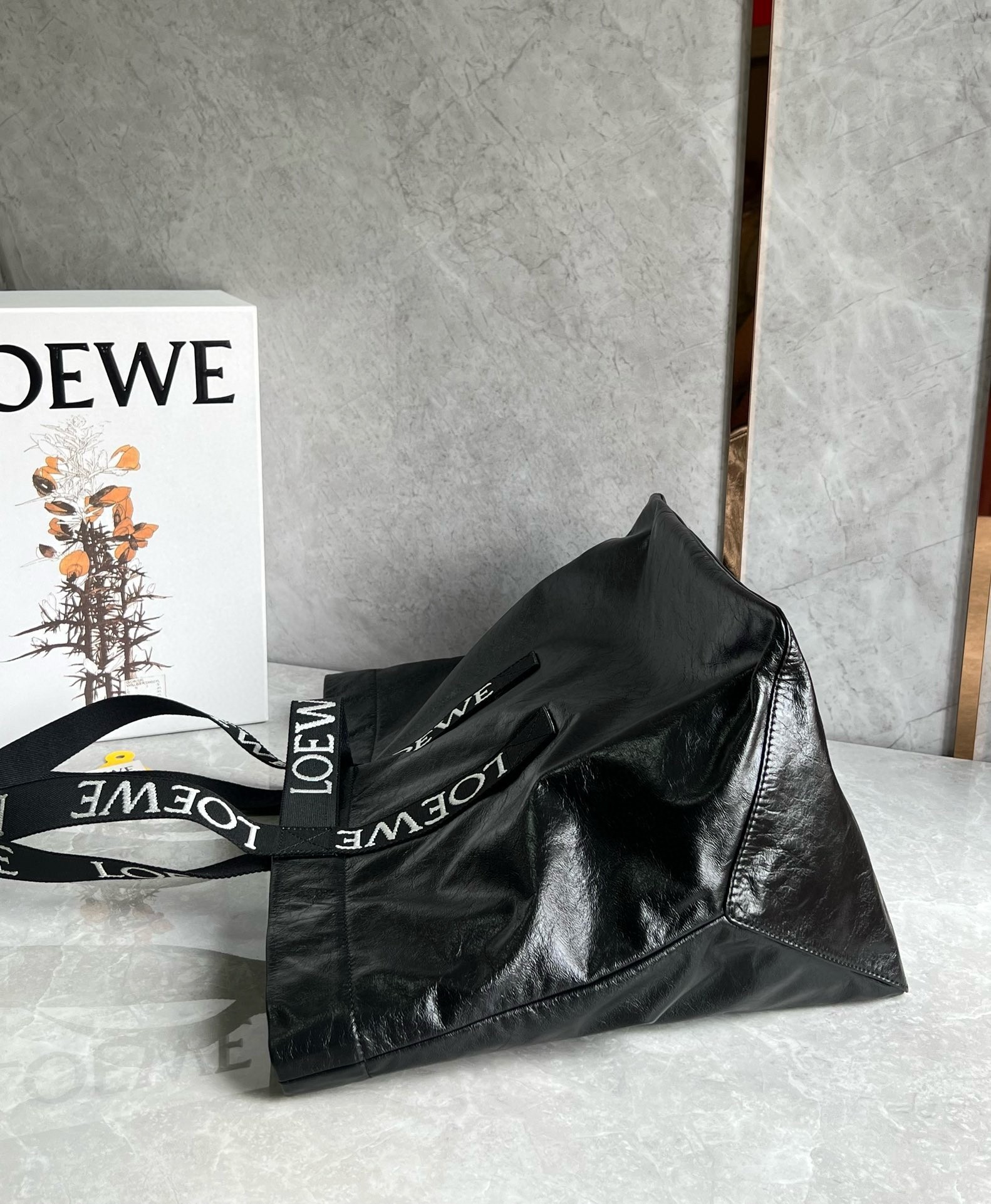 Loewe Fold Shopper Bag in Black Paper Calfskin  634