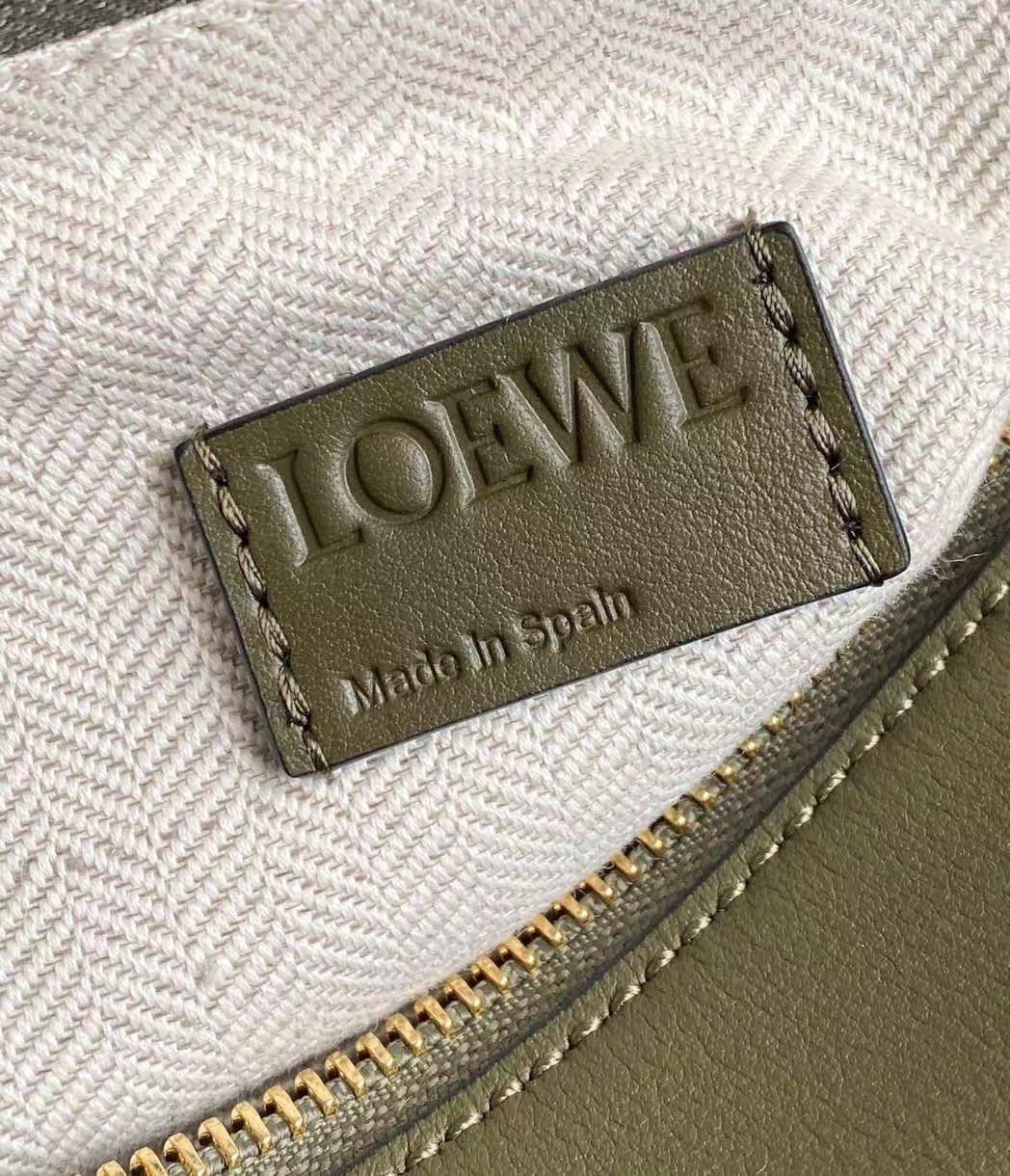 Loewe Puzzle Small Bag In Green/Oat Calfskin 706