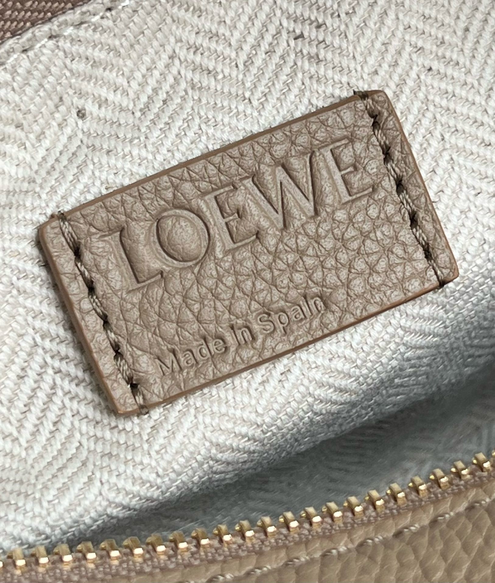 Loewe Puzzle Medium Bag In Sand Grained Calfskin  726