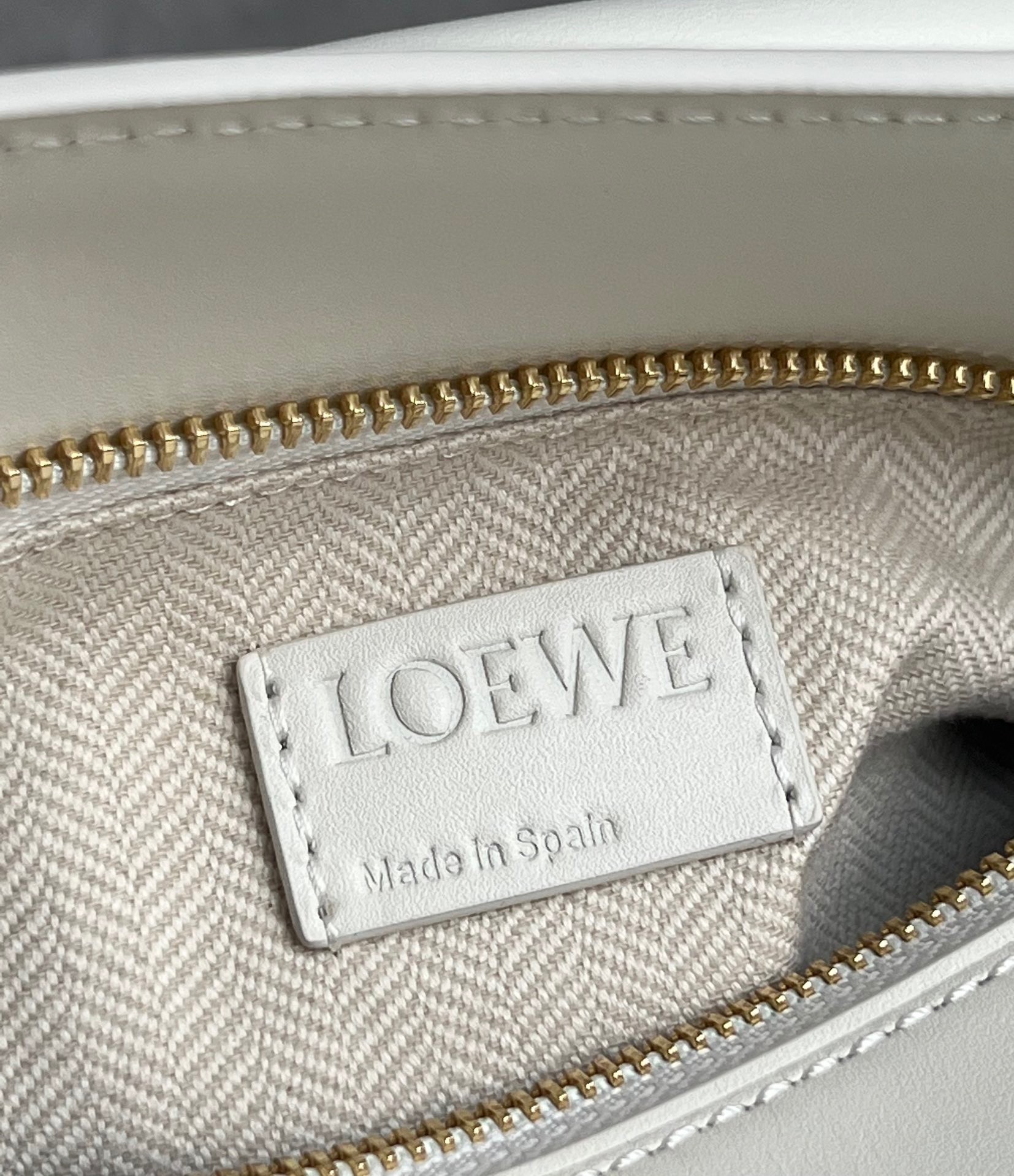 Loewe Puzzle Edge Small Bag In White Satin Calfskin 971