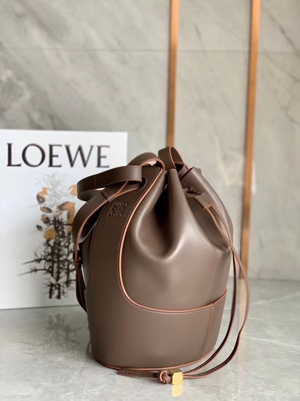 Loewe Medium Balloon Bucket Bag In Taupe Calfskin 223