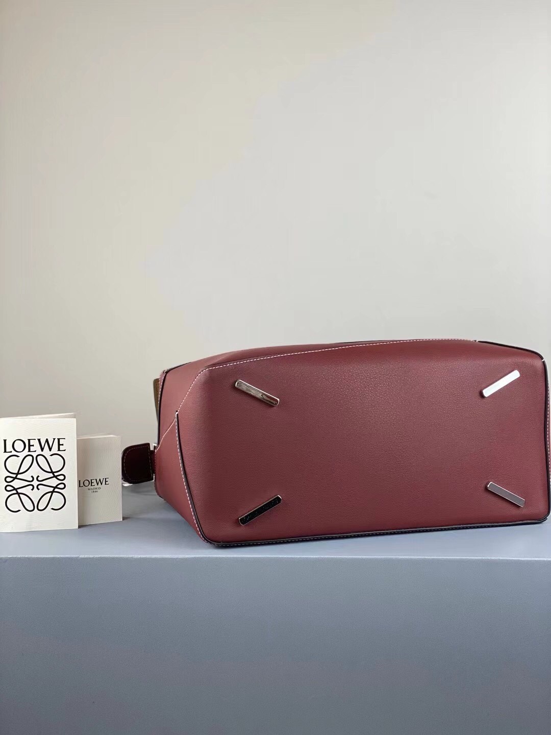 Loewe Large Puzzle Bag In Bordeaux Calfskin 324