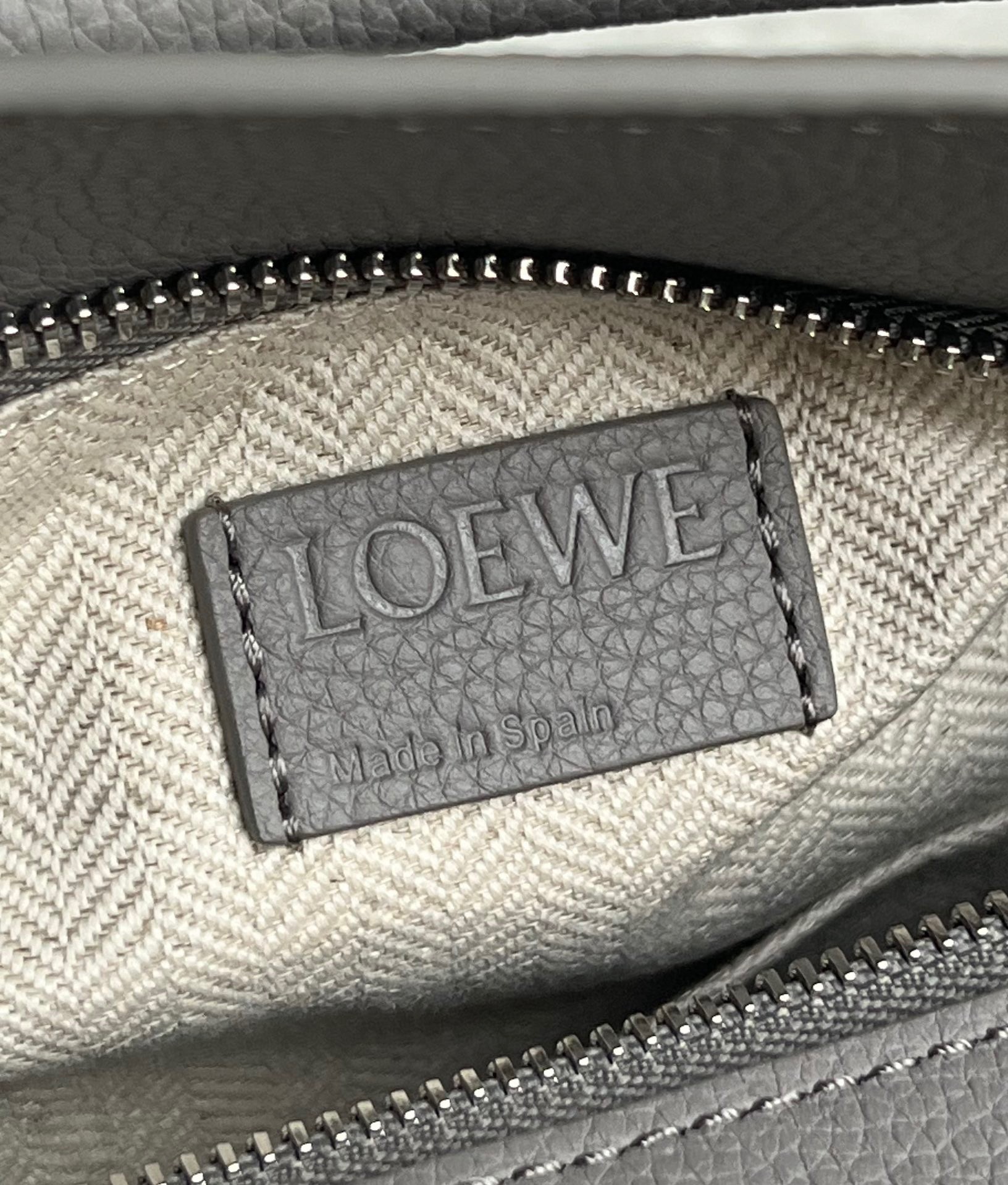 Loewe Puzzle Small Bag In Pearl Grey Grained Leather 938