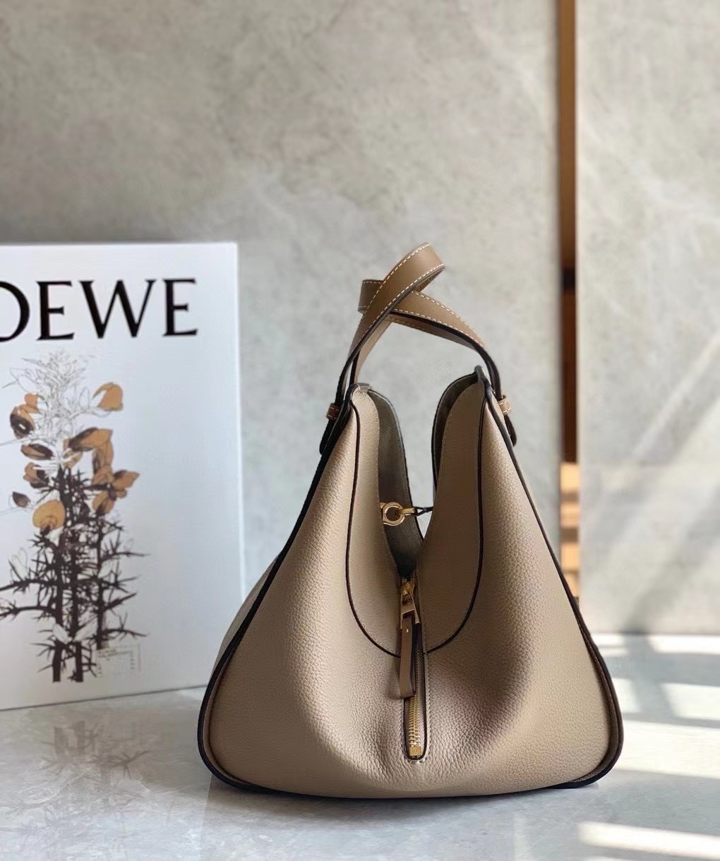 Loewe Hammock Small Bag In Sand Grained Leather 337
