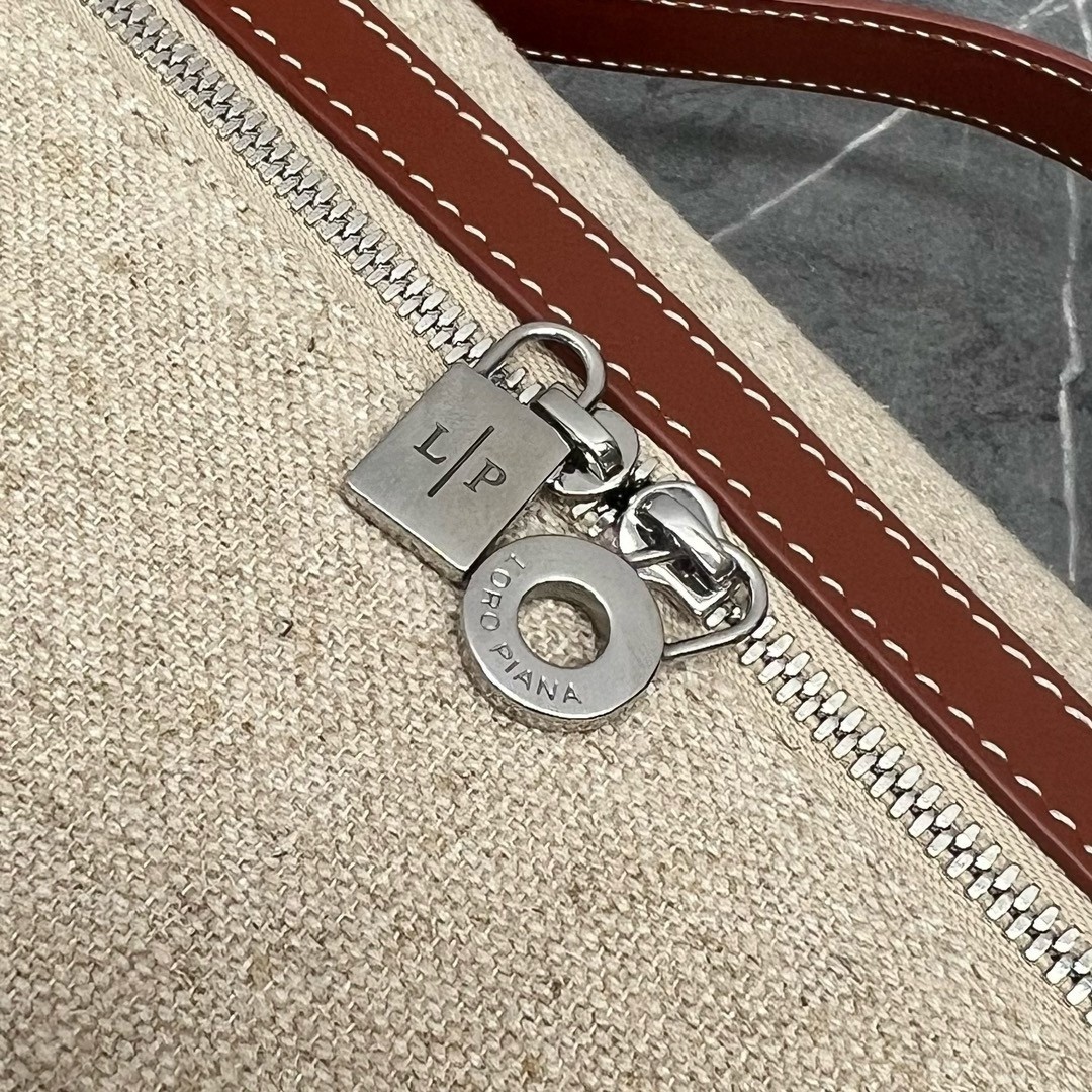 Loro Piana Extra Pocket Pouch L19 in Linen 927